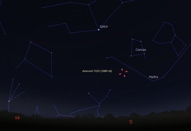 Расположение астероида 7335 вечером 25 мая 2022 года. На небе астероид будет виден рядом с озвездием Ворон и Гидра