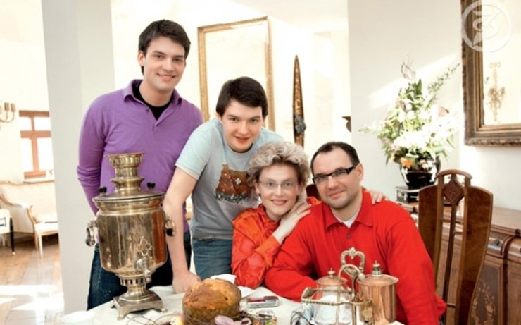 елена малышева, жить здорово, программа закрылась треш контент, первый канал, телеведущая