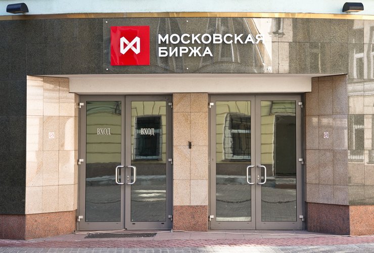 Индекс Московской биржи упал почти на 6%