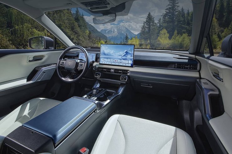 Салон Toyota Wildlander 2026