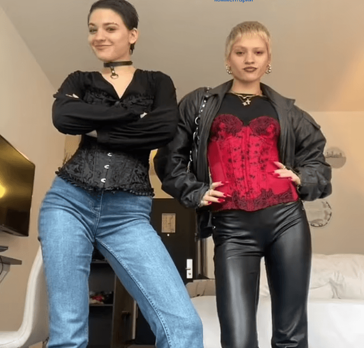 девушки, сестры, близнецы