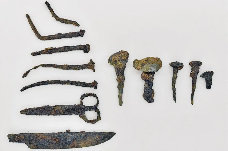 артефакти цвях ніж знахідка розкопки археологія