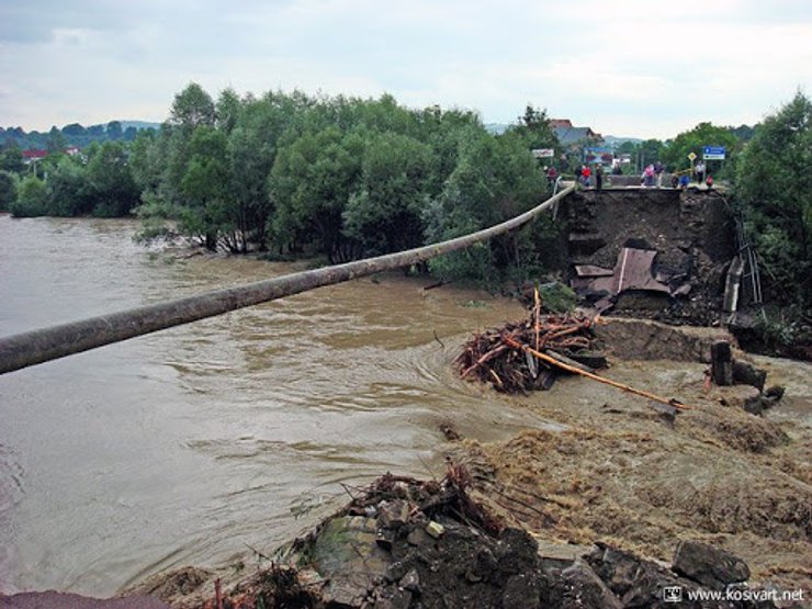 уничтоженный мост, потоп, наводнение, паводок, западная Украина, 2008, фото