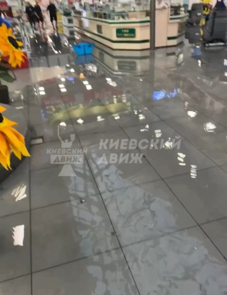 Злива у Києві, гроза 17 липня, дощ, ТЦ Магеллан