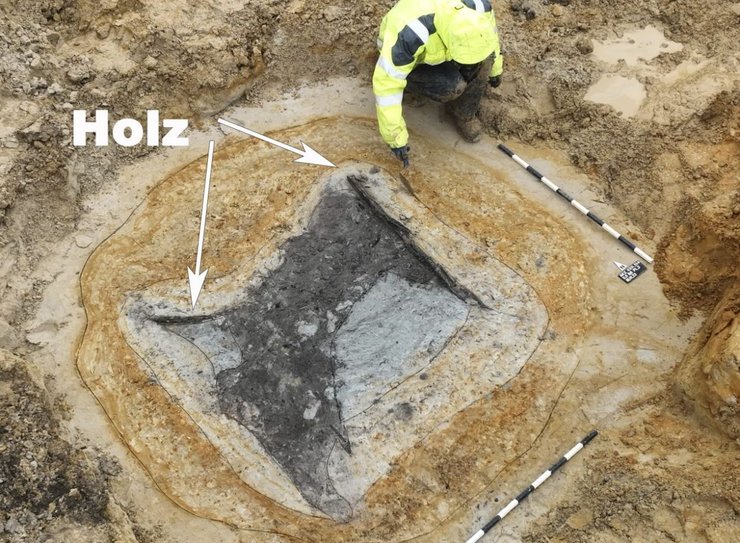 археология, археологи, Германия, раскопки, средневековье, Латенская культура, железный век, усадьба, дом, находка, колодец, жилье, захоронение, кремация, костер, могила