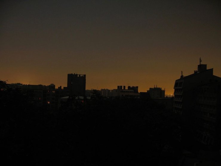 город, ночь, темнота, отключение света, отопительный сезон, отопительный сезон для бизнеса, стоимость отопления для юрлиц, альтернативные источники отопления, подготовка к отопительному сезону, отопительный сезон 2023, энергетическая система Украины, энергообеспечение  предприятий, отопление в коммерческих помещениях, отключение отопления в офисах, отключение офисов от обогрева, повышение тарифов на тепло, тарифы для бизнеса, сэкономить на отоплении, отказ от централизованного отопления, скидки на аренду, офисная аренда зимой, аренда офиса 2023, отказ от офиса, отопление офиса, офис без отопления