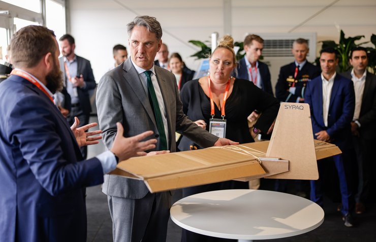 Австралія, Україна, картонний дрон-камікадзе