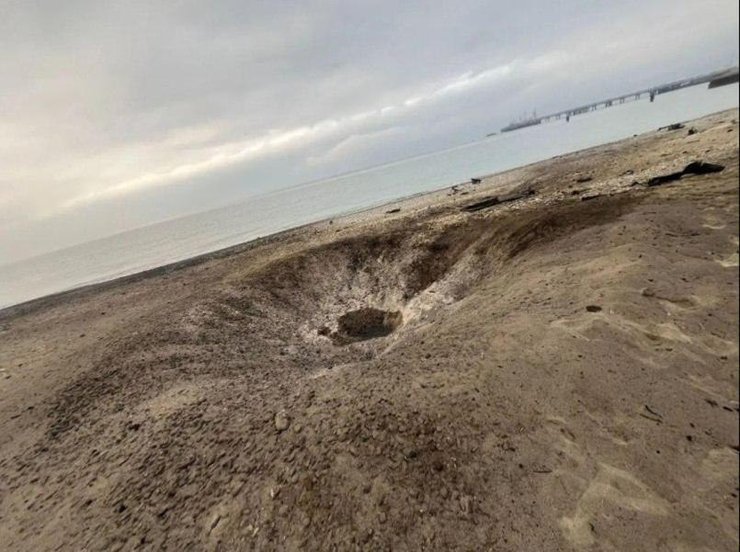 Фото вирви після прильоту 10 листопада в Туапсе