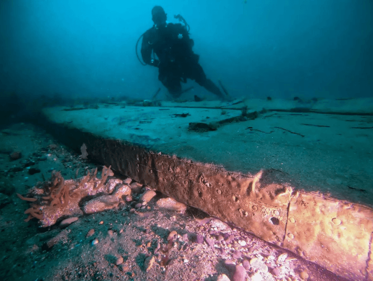 Біля Ірландії виявили затонулий корабель з безцінними скульптурами