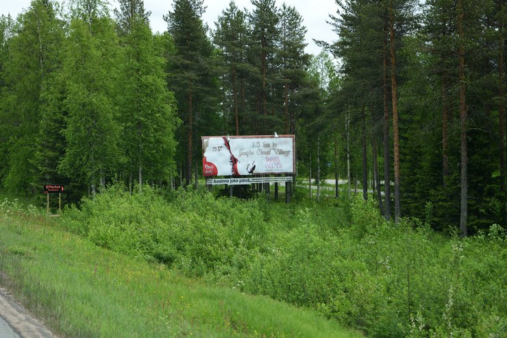Баннер по дороге к резиденции Санты
