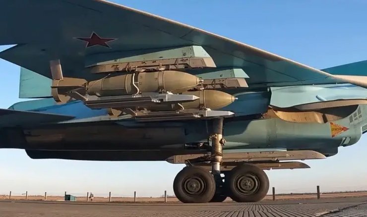 Су-34 з авіабомбами та УМПК
