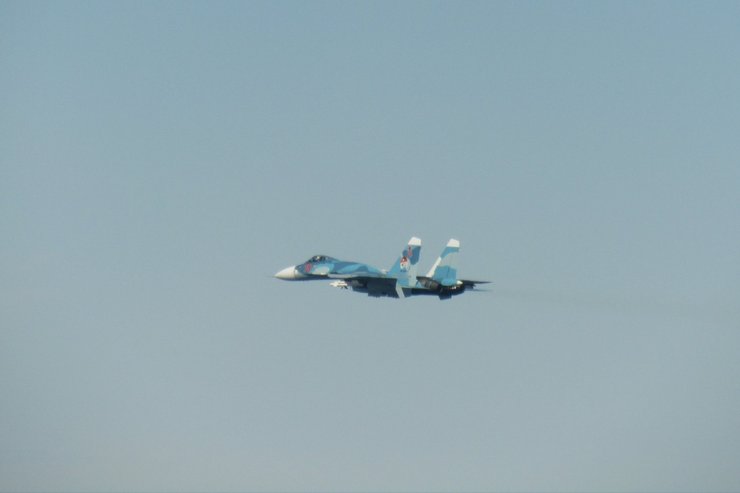 самолет Су-27