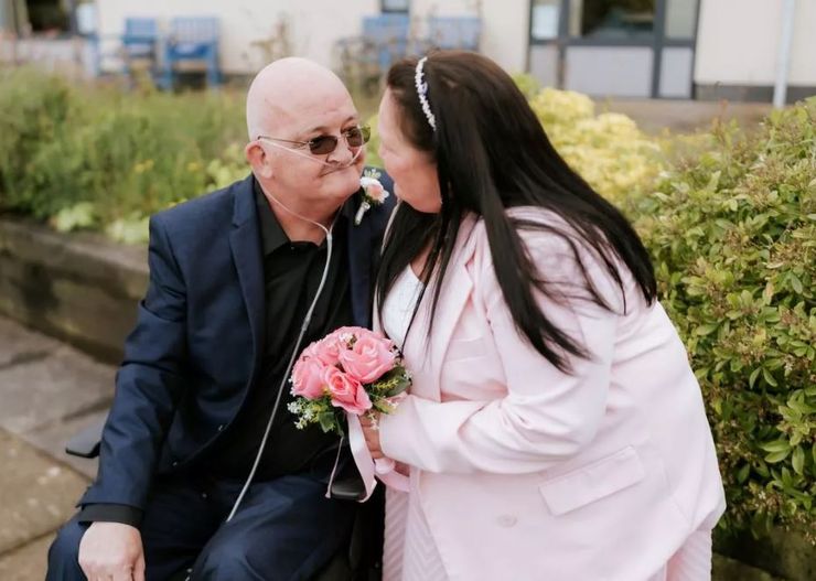 Смертельно хворий Джон МакМехон побрався з економкою за лічені місяці до смерті, для чого він це зробив, історії кохання