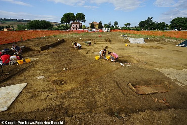 археология, раскопки, гробница, могила принца из железного века, италия