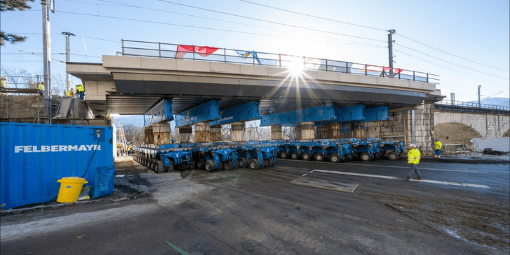1400-тонный железнодорожный мост переместили через центр Инсбрука без использования кранов