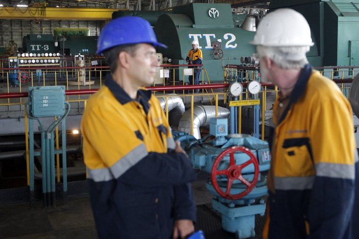 За повідомленням "Укренерго", наприкінці квітня в енергосистемі наявні тільки мережеві обмеження. Причина їх застосування — пошкодження обладнання магістральних мереж російськими дронами та ракетами.