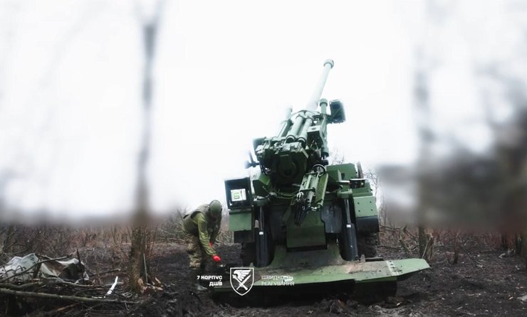 Фото екзоскелета на артилеристах САУ CAESAR 7 корпусу ДШВ