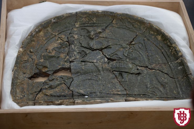 археологическая находка, исторические раскопки, городской герб, древний герб, историческое наследие, городская реконструкция, история Украины, муниципальное управление, археологические исследования, волынская область