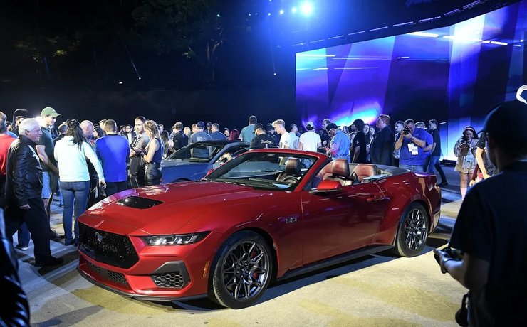 автошоу в Детройте, Детройтский автосалон, автошоу NAIAS, Ford Mustang, Chevrolet Blazer, Chrysler 300, Dodge Charger