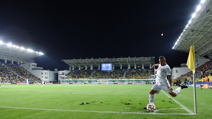 газон стадиона Шериф, газон кусками