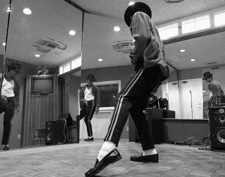 кадр із фільму, чоловік, танець