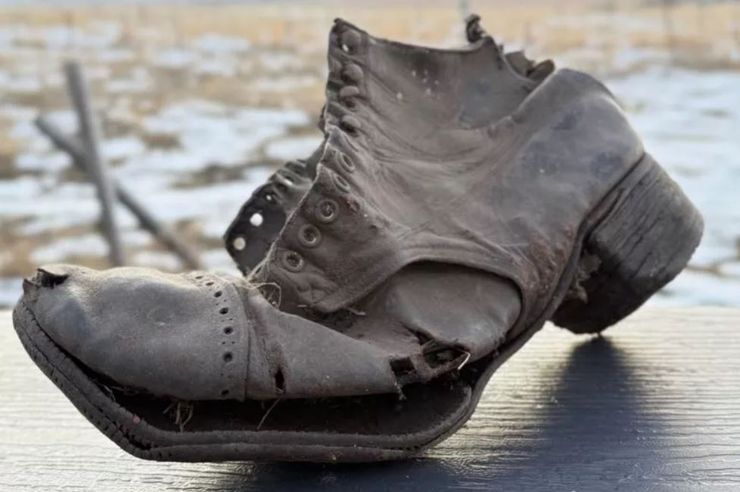 Знахідка в старому будинку, реліквія, взуття, скарби предків, цікаві речі, неймовірні історії з життя