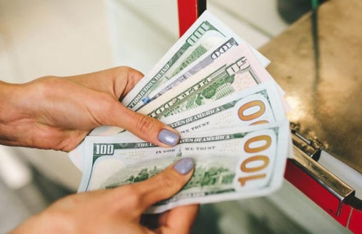 Сейчас в банках нет дефицита наличной валюты, а население не проявляет ажиотажного спроса на доллары