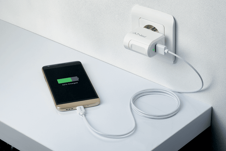 Зарядка смартфона ночью