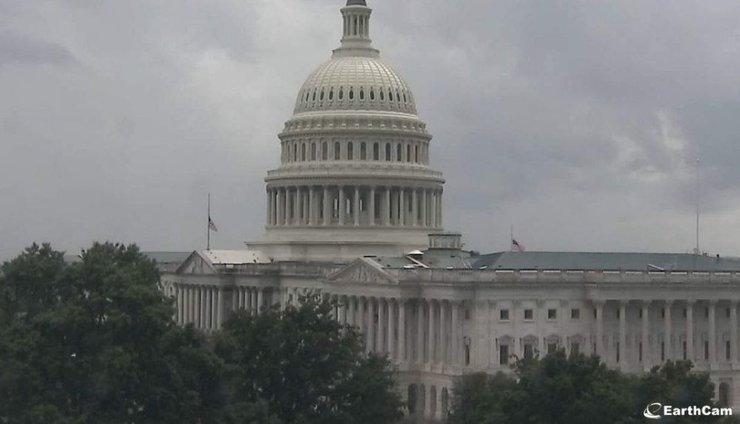 флаги, приспущенные флаги, капитолий, джо байден