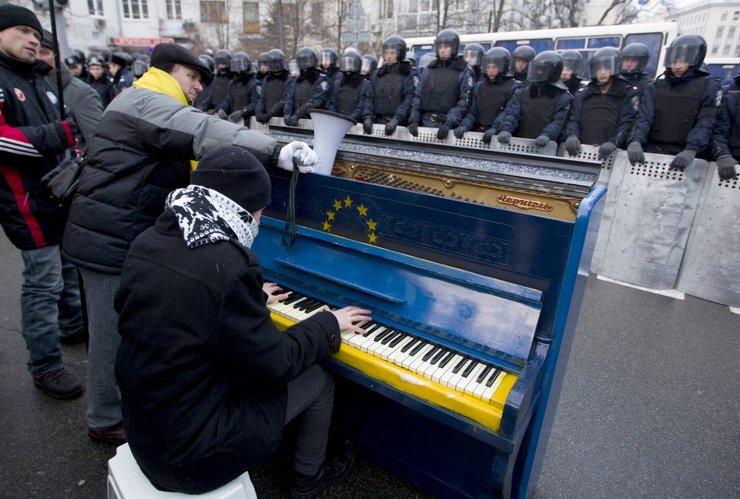 майдан, пианино на майдане, майлан 2014