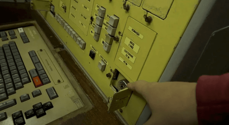 Блогер и герой мема Дрю Скэнлон отправился в заброшенную ядерную базу в Украине увидел "кнопку судного дня"