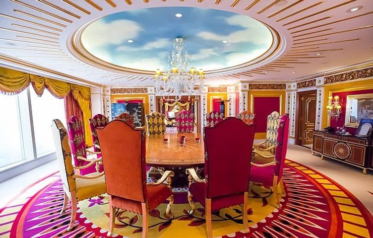 YouTuber Дрю Бински протестировал "единственный в мире семизвездочный отель" Burj Al Arab в Дубае