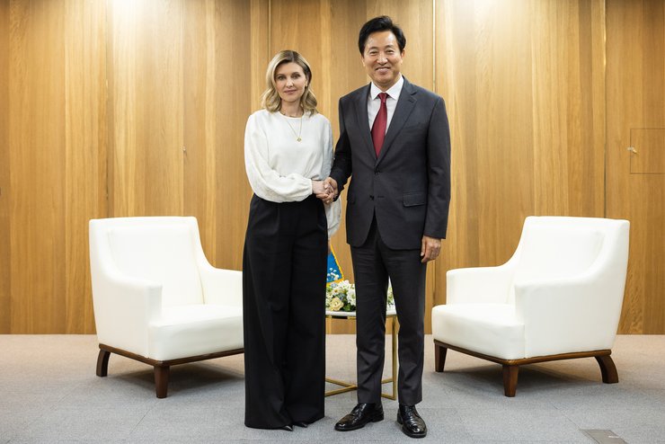 елена зеленская, образ елены зеленской, стиль елены зеленской, наряды елены зеленской, елена зеленская вышиванка, елена зеленская южная корея