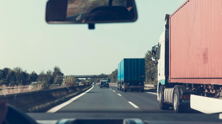 Рост цен на бензин в первую очередь повлияет на логистические компании