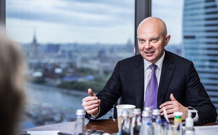 Юрий Соловьев, офис, стол, чашки, фото