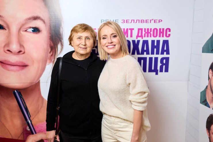 Оксана Гутцайт (справа)