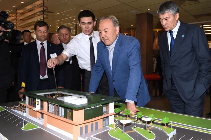 Макдональдс, Казахстан Макдональдс, Кайрат Боранбаєв