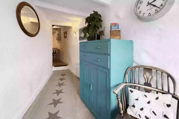 Найменший будинок у Великій Британії, найвужчий будинок, дорогий будинок, висока ціна, ляльковий будиночок, мало простору, будинок поруч із морем