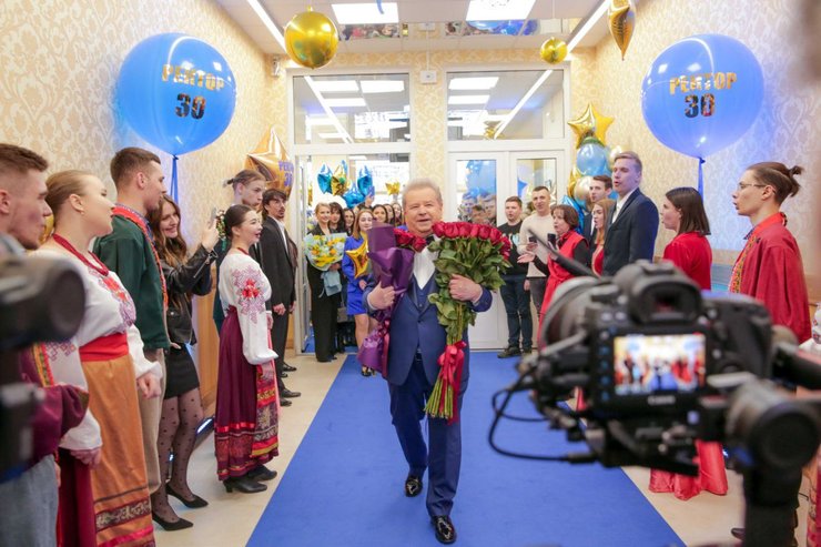 Instagram Михайло Поплавський