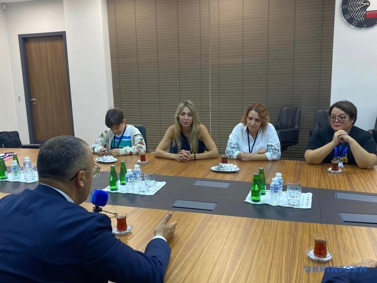 Зустріч посла України у Туреччині з дружинами військовополонених