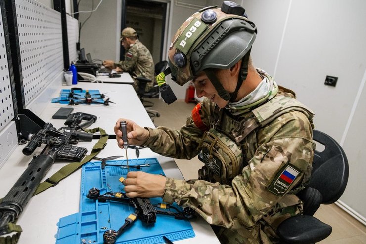 зарница 2.0 россия милититаризация детей оператор бпла зарница мілітарізація дітей путінюгенд фото