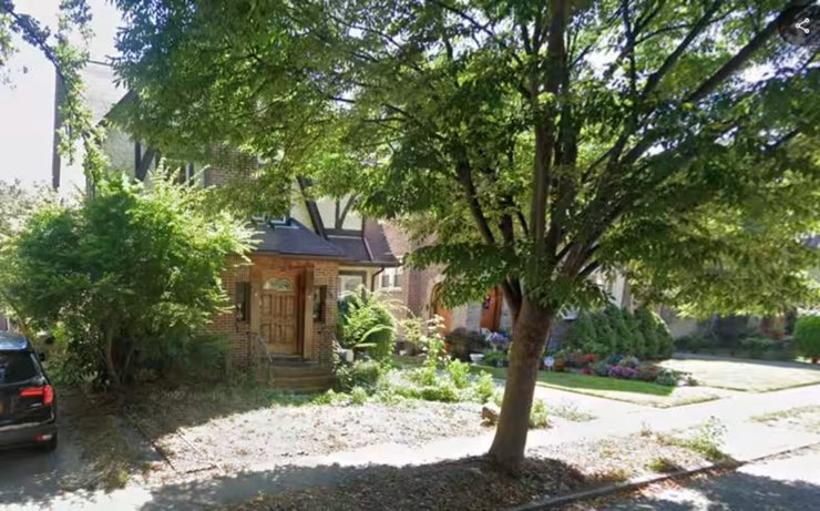 Дом детства Дональда Трампа, дом, жилье, недвижимость, аренда дома, продажа дома, заброшенный дом, соседи ухаживали за домом, бездомные кошки, президент США,