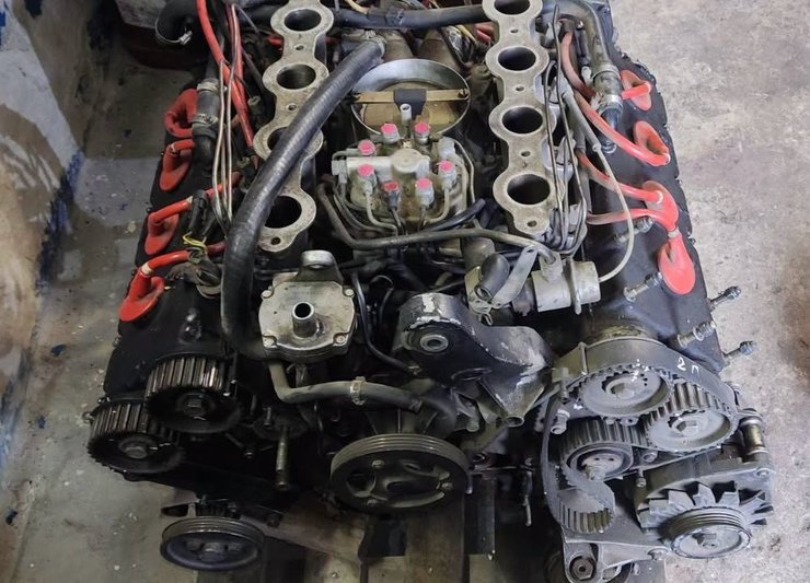 Ferrari V8 (2) двигатель Ferrari