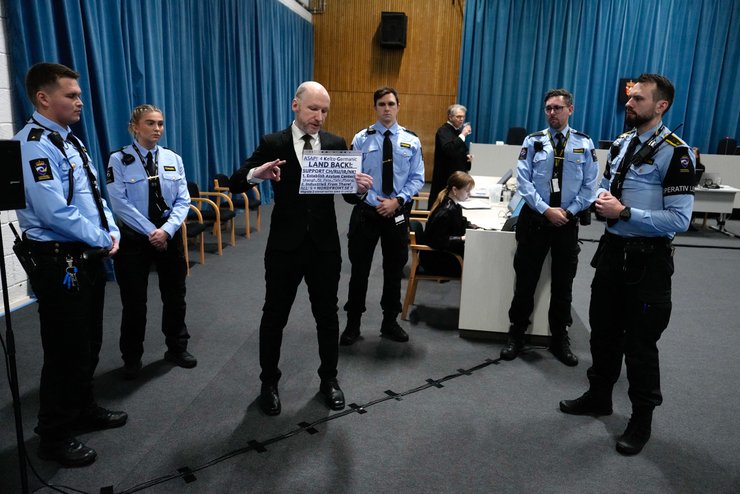 террорист Брейвик, плакат, правый экстремизм, суд, Андерс Брейвик, Норвегия