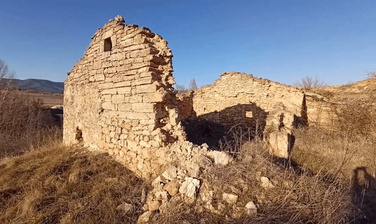Пара купила деревню в Испании, заброшенная деревня, деревня по цене одного дома, недвижимость в Испании, руины дома, заброшенные дома, ремонт дома