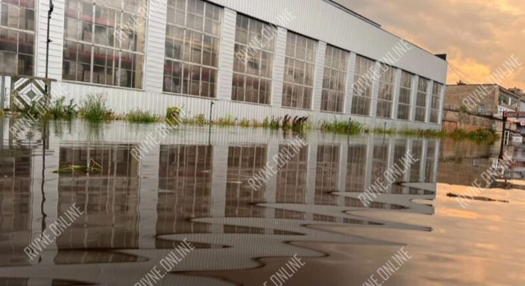 После непогоды в Ровенской области город Ровно затопило