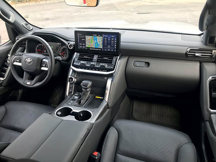 інтер'єр нового Land Cruiser 300, салон Land Cruiser 300, Toyota land cruiser 300 gr sport фото