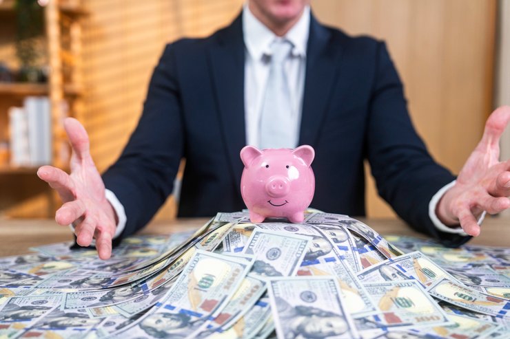 Найближчими роками панівна роль долара зберігатиметься, впевнені економісти