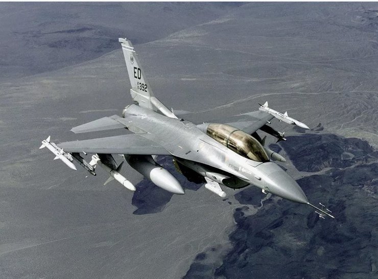 винищувач F-16