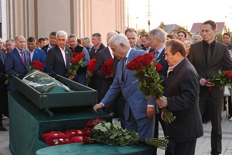 прощання з Магановим